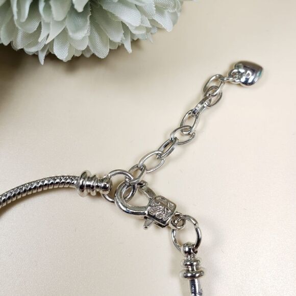 Brand New Sanrio Cinnamoroll Silver Rhinestone Bracelet #3 - Picture 6 of 8